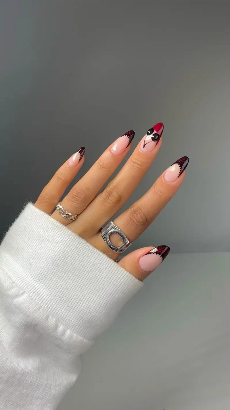 ideas de uñas nude con decoraciones burdeos perfectas para invierno