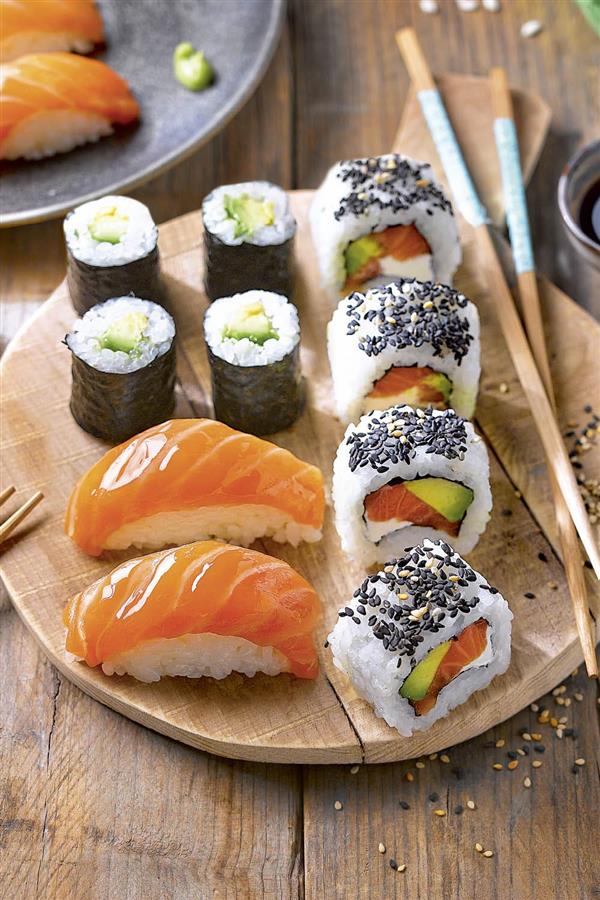 Cenas ligeras: sushi variado