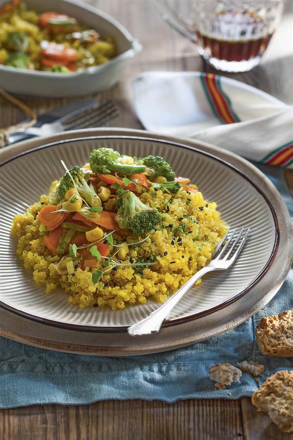 Salteado de quinoa con brócoli y verduras