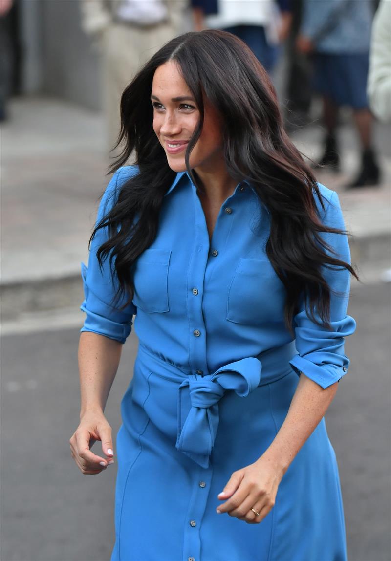 Meghan Markle vestido azul camisero