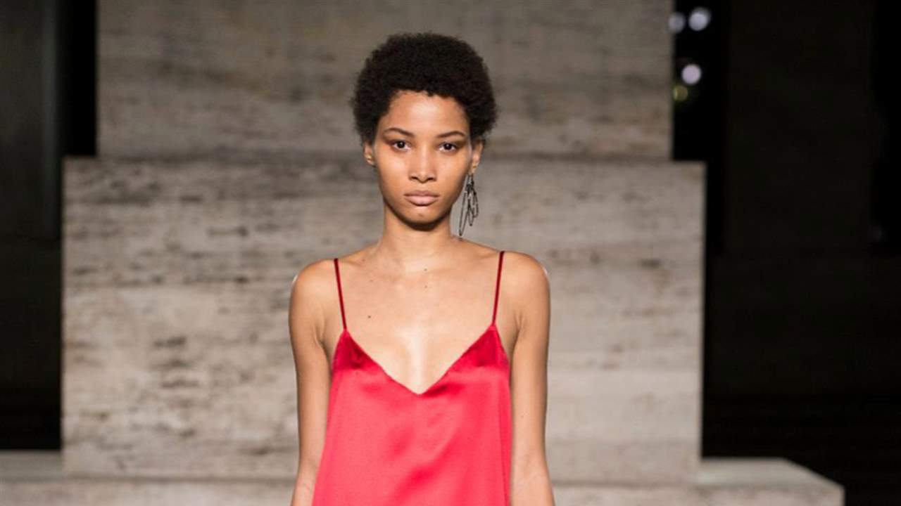 Cómo combinar el vestido rojo de Sfera este verano