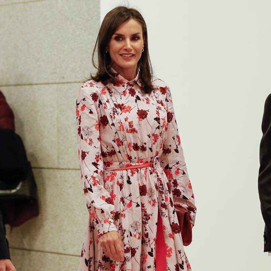 Letizia muestra su lado más transgresor con un vestido nuevo de estampado floral (sí, otro...)