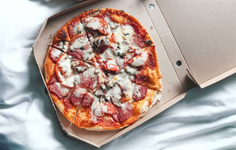 pedir comida a domicilio pizza caja carton