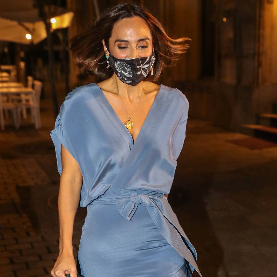 Tamara Falcó lo confirma: el vestido perfecto de invitada tiene que ser azul
