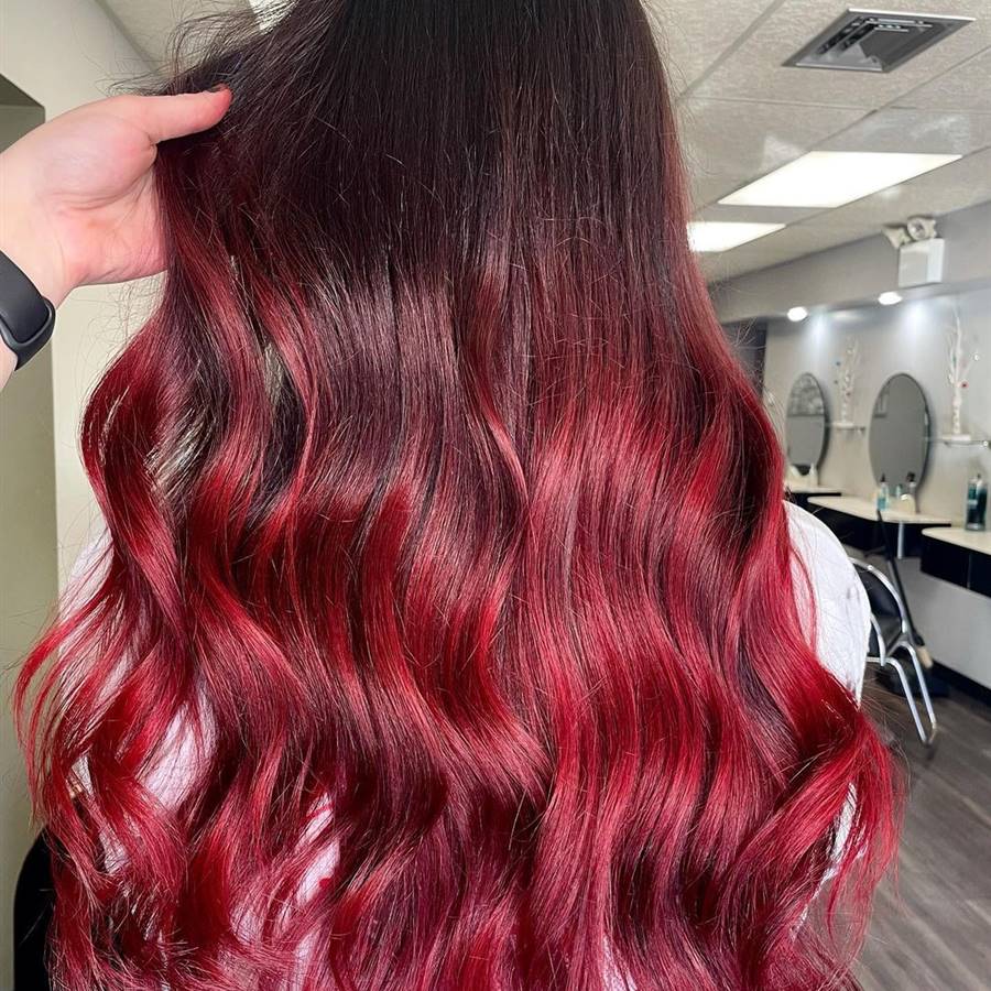 Ruby Red: el color de pelo más atrevido que se pedirá sin parar en las peluquerías este 2021