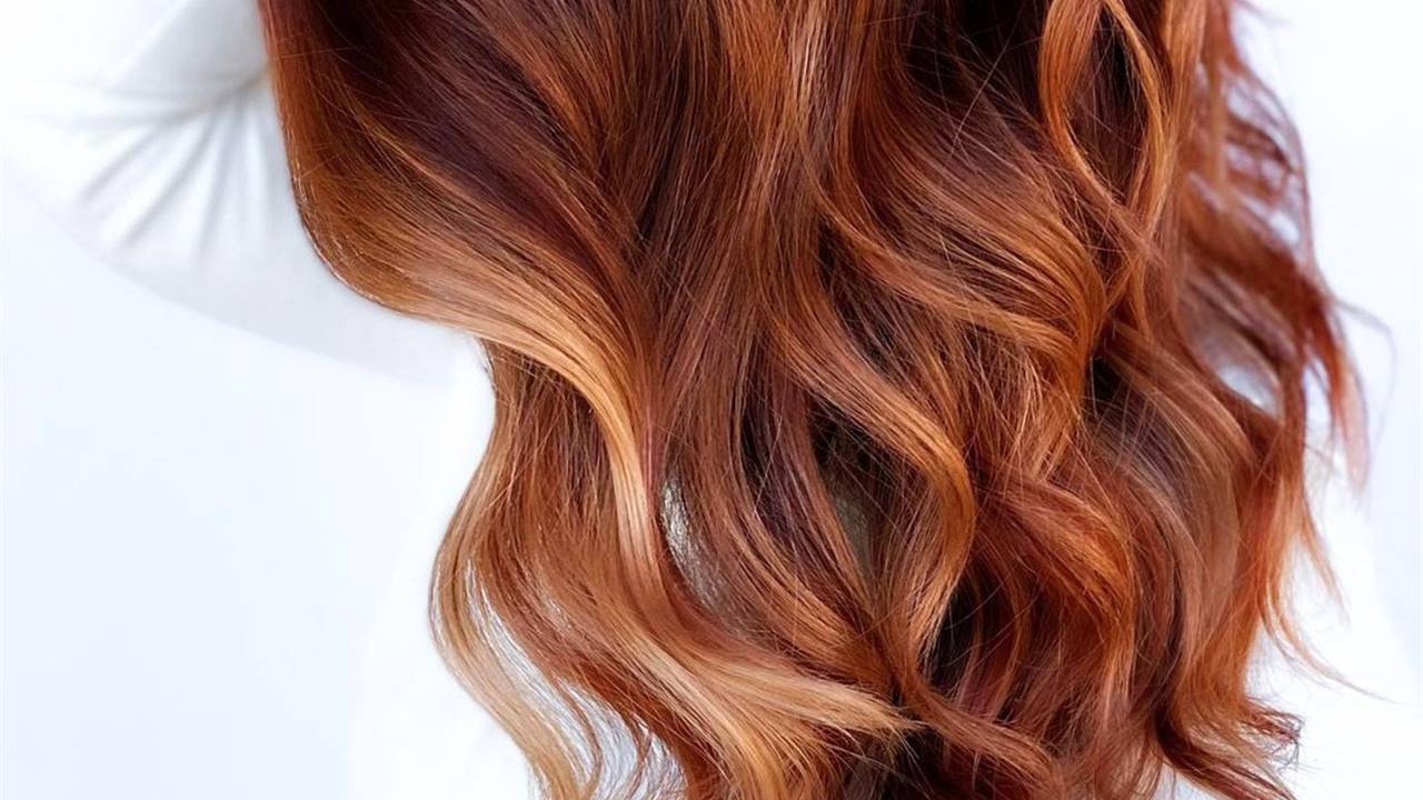 Copper peach balayage: el color de pelo que quita años y pone buena cara