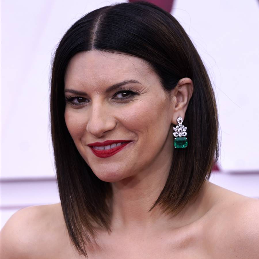 Laura Pausini acierta con el corte de pelo bob retro ideal para mujeres de cabello fino