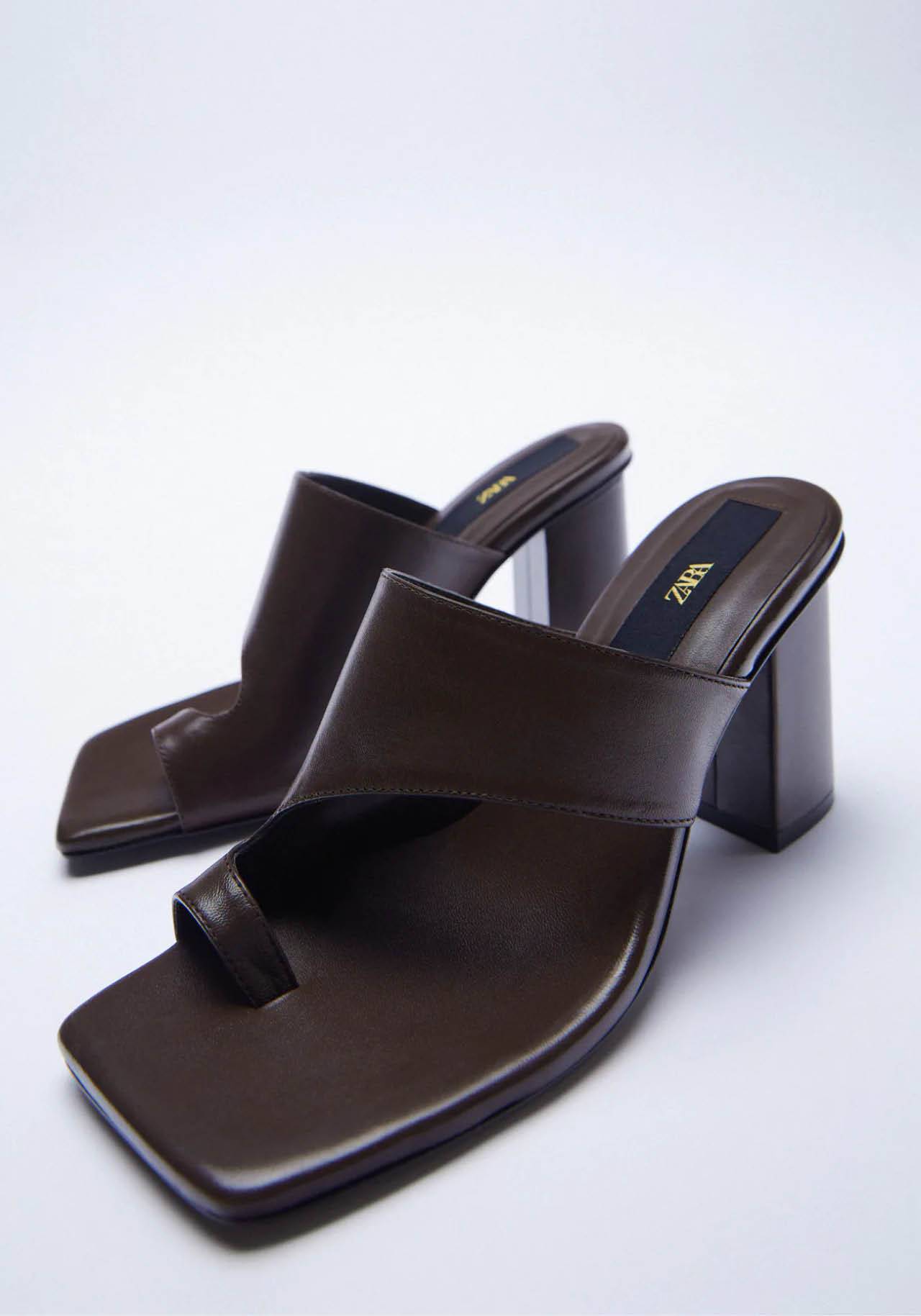 Sandalias asimétricas de Zara