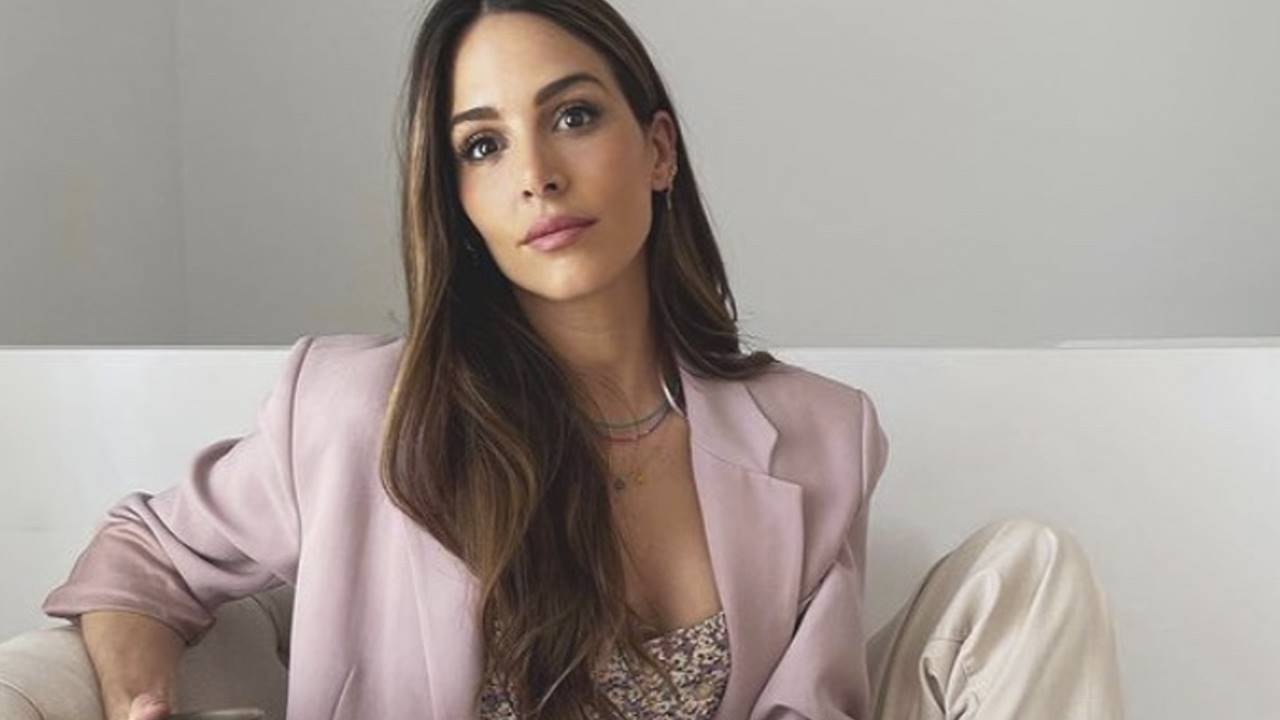 Rocío Osorno nos inspira con el look de oficina más alegre con ropa de Zara y Mango