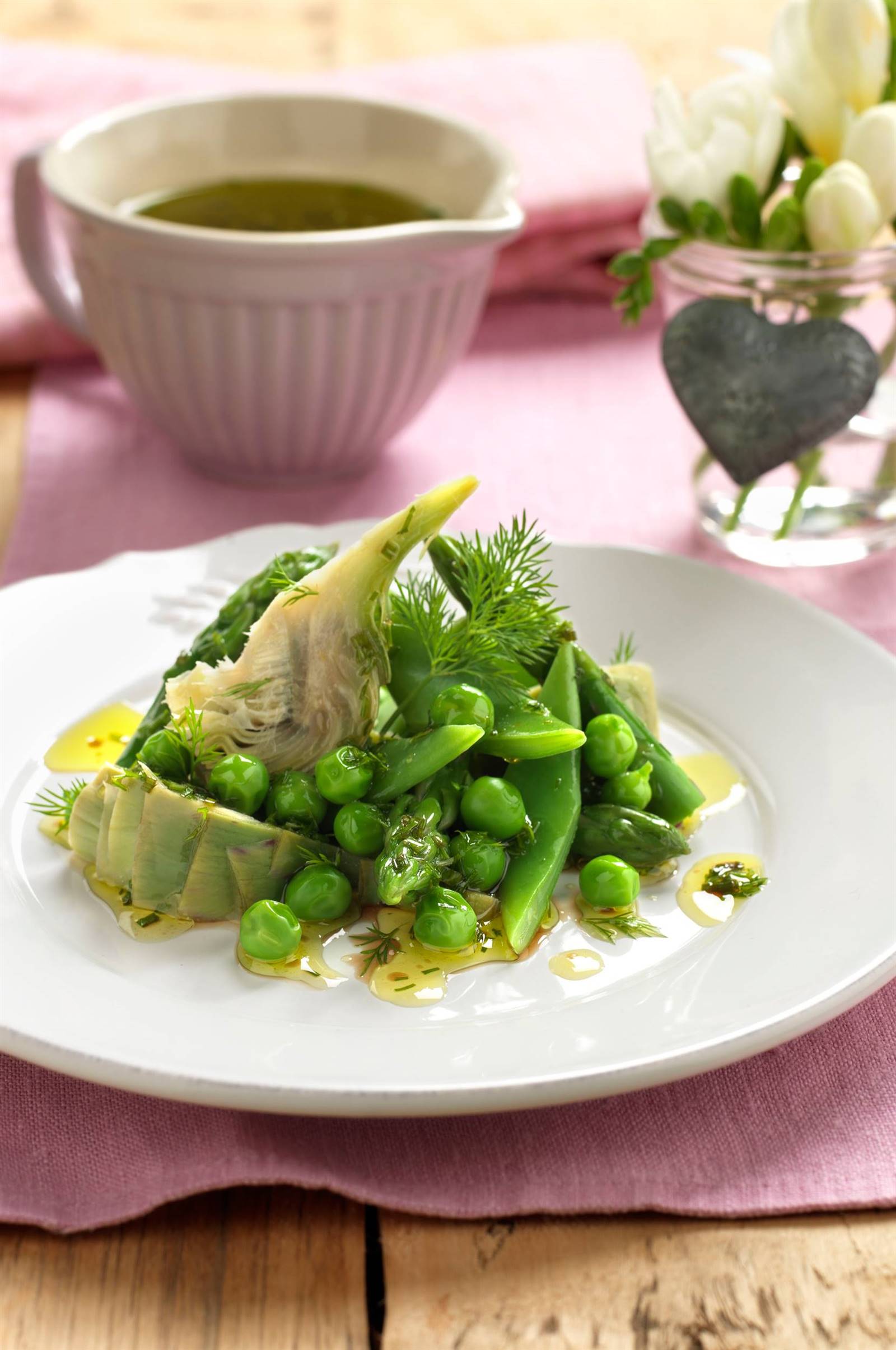 cenas-saludables-sin cocinar- menestra-alcachofas-judías-verdes-y-guisantes