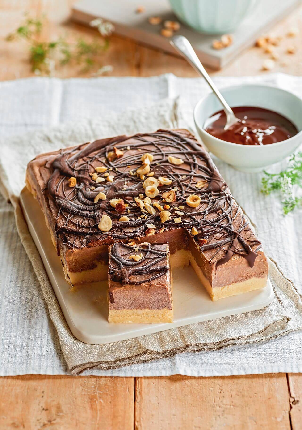 Recetas para aprovechar el turrón tarta helada de chocolate y turrón