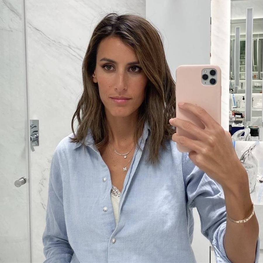 Ana Boyer triunfa en Instagram reutilizando como bata de casa su vestido más coqueto