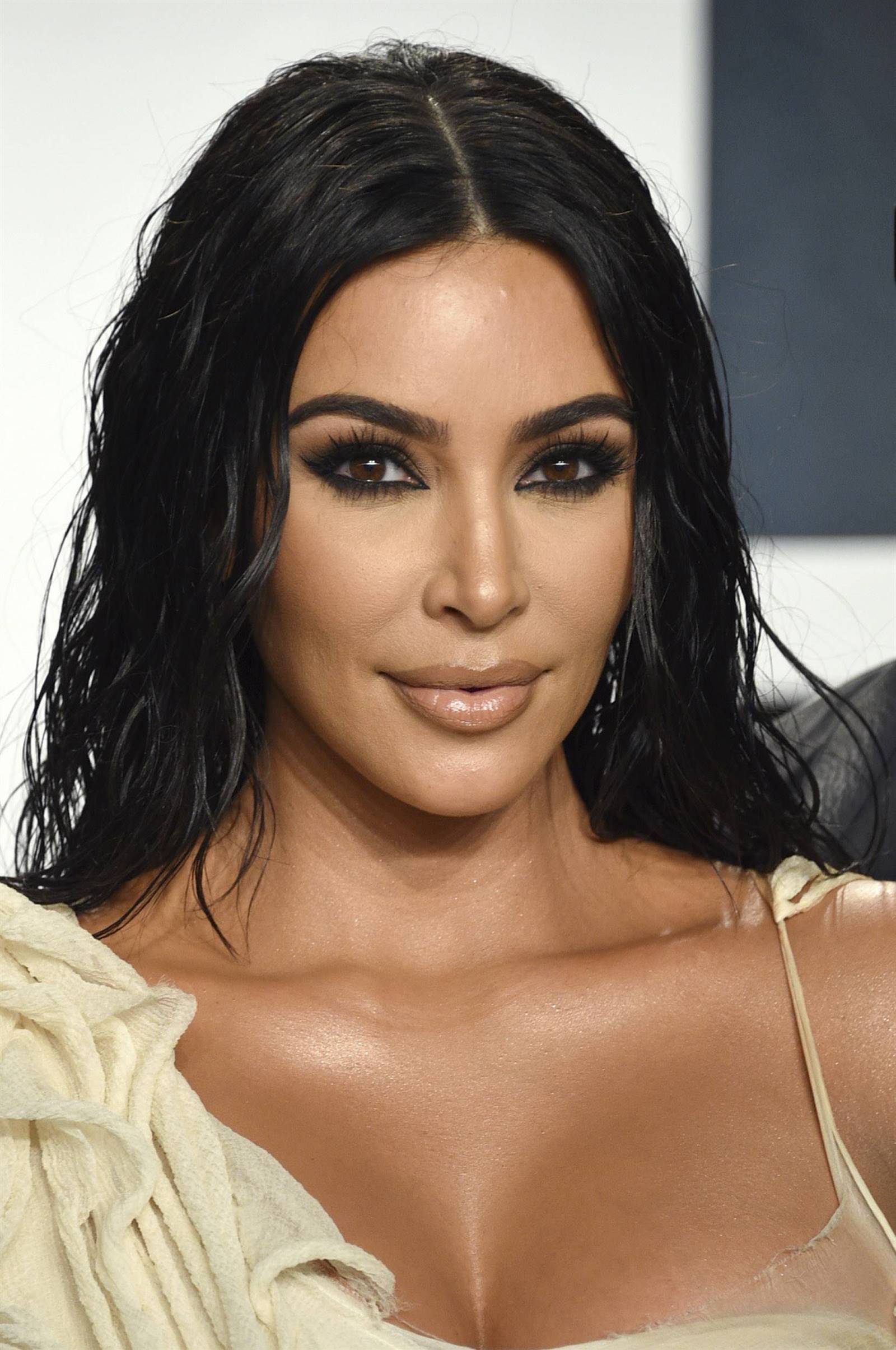 color de ojos color de pelo marrones-morena Kim Kardashian