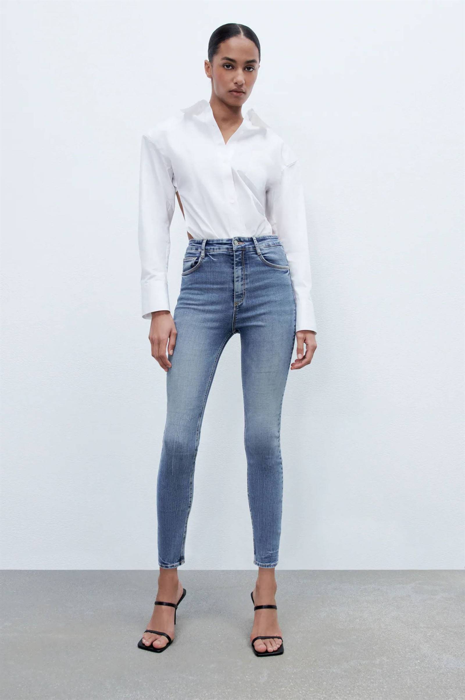 Jeans efecto vientre plano Zara