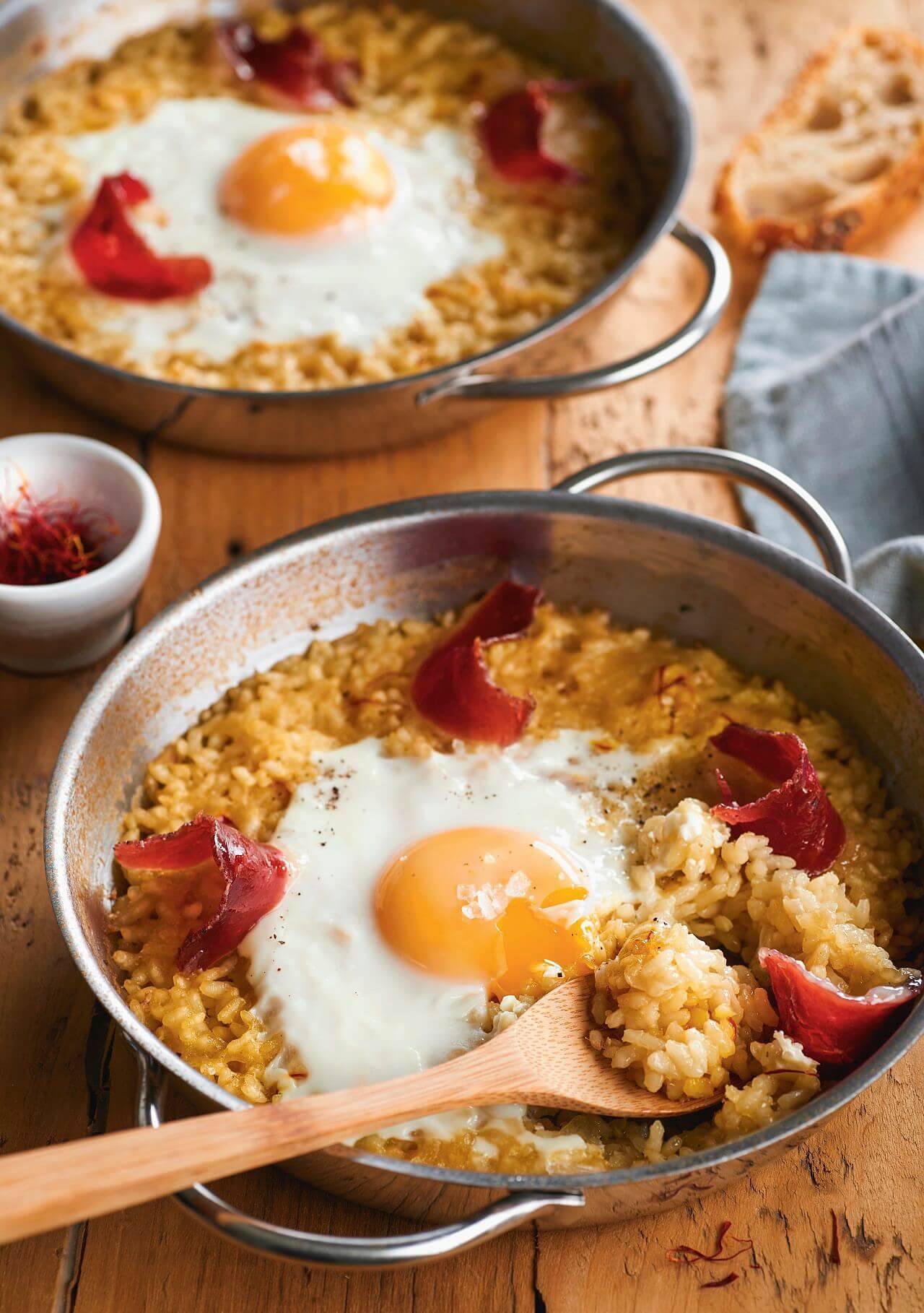 Recetas fáciles y baratas arroz al horno con huevo y azafrán