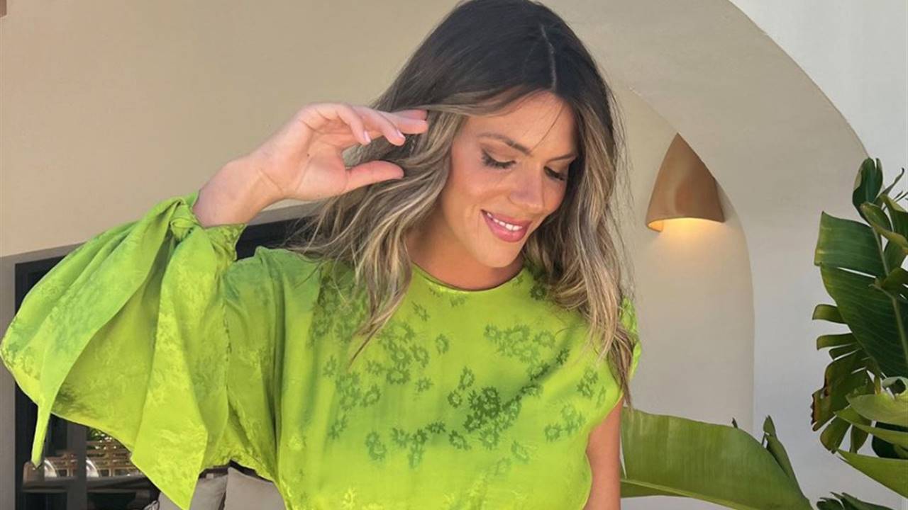 Laura Matamoros deslumbra con el vestido de invitada que 'adelgaza' y del verde pistacho más tendencia
