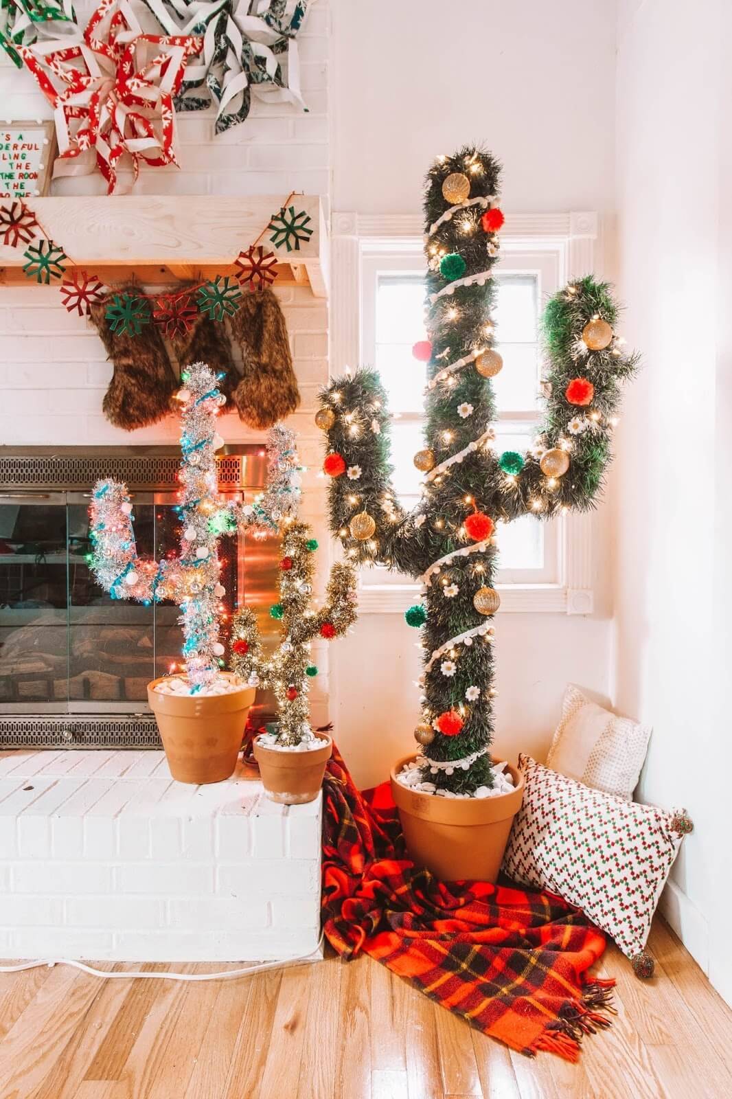 Cómo decorar el árbol de Navidad cactus