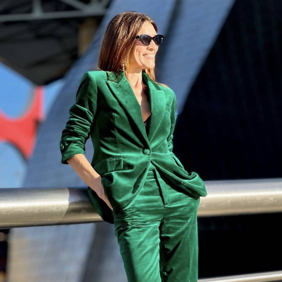 Blazer y pantalones de terciopelo de Zara: El traje más elegante que triunfa entre las de 50 con más clase
