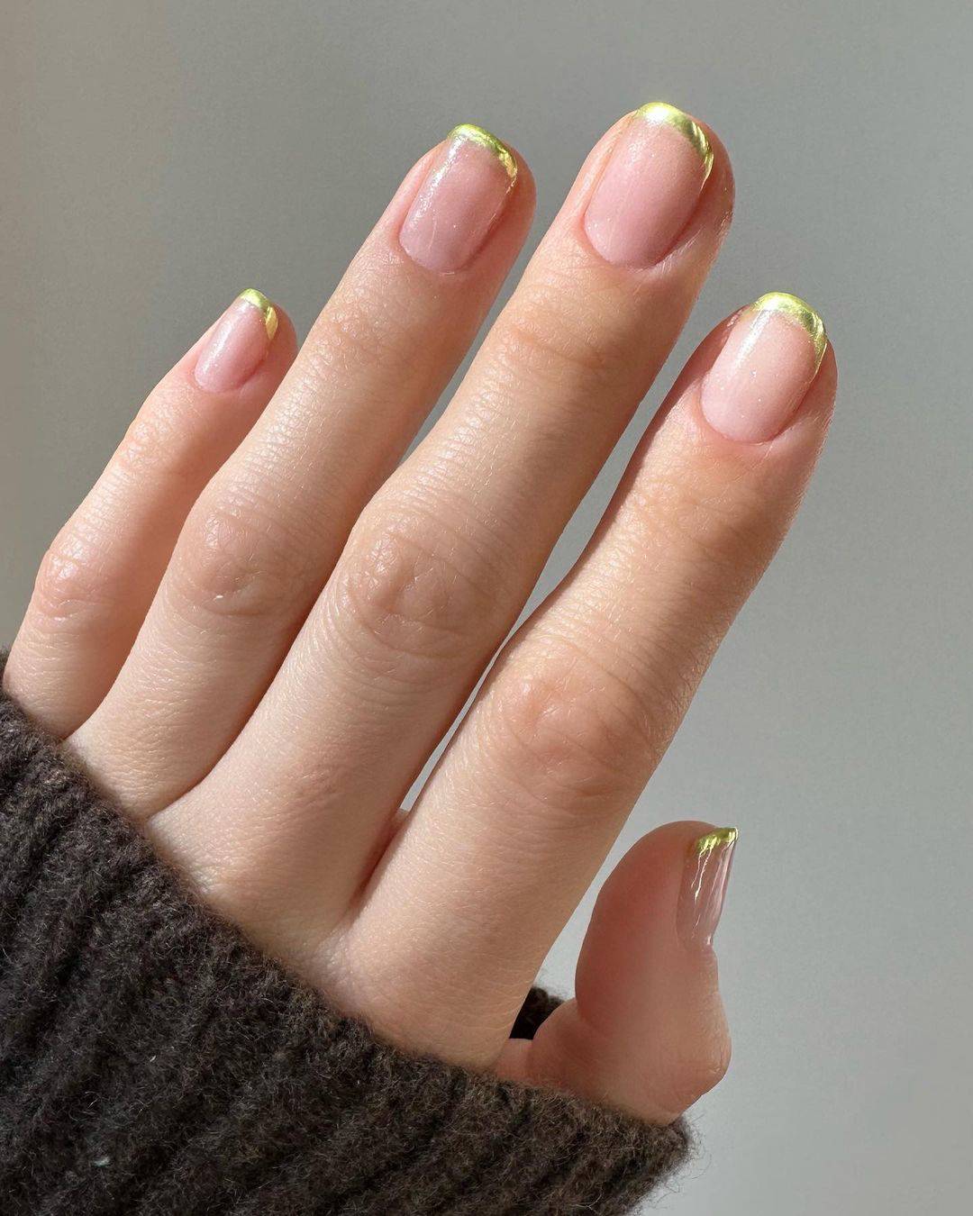 Manicura francesa para uñas cortas: metalizada