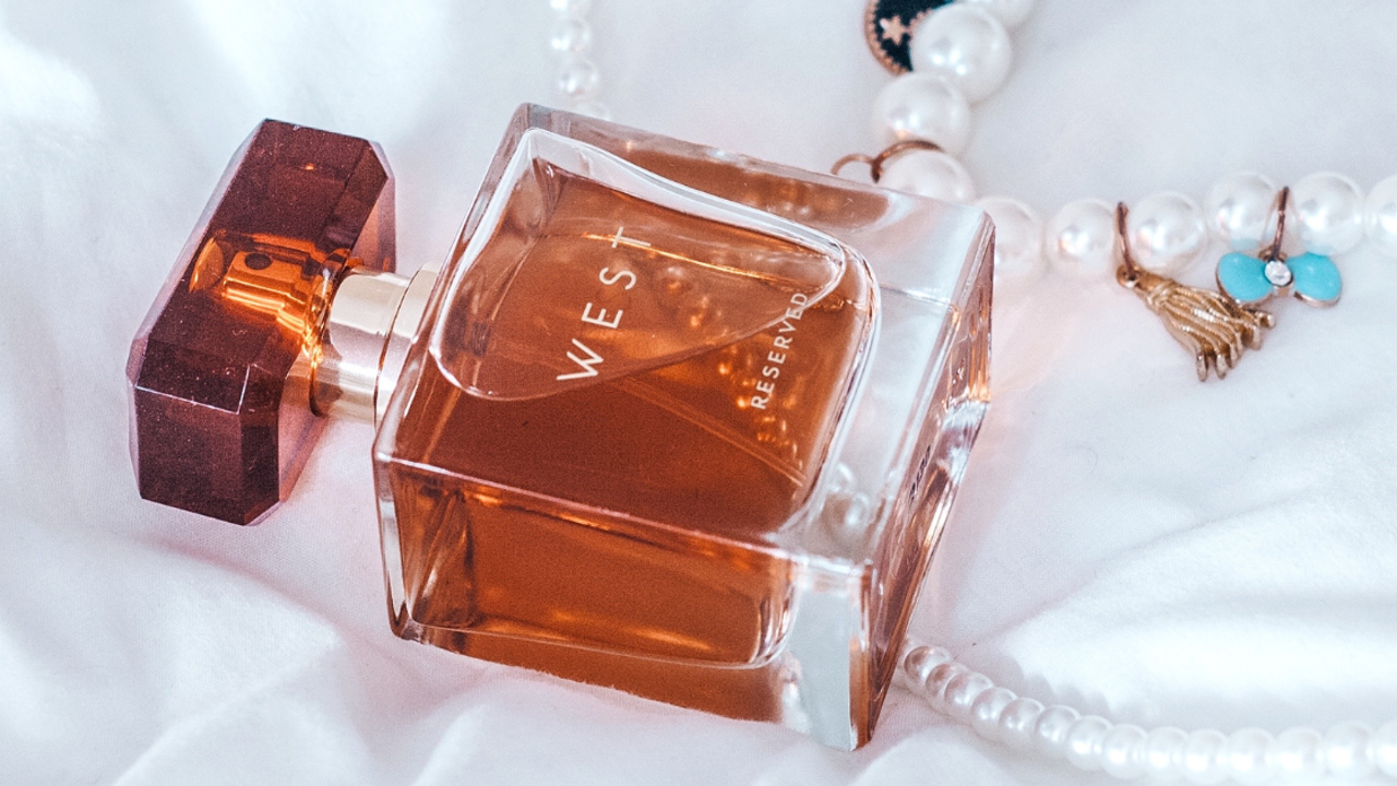 Los 10 perfumes de mujer del 2024 que dejan huella (y enganchan)