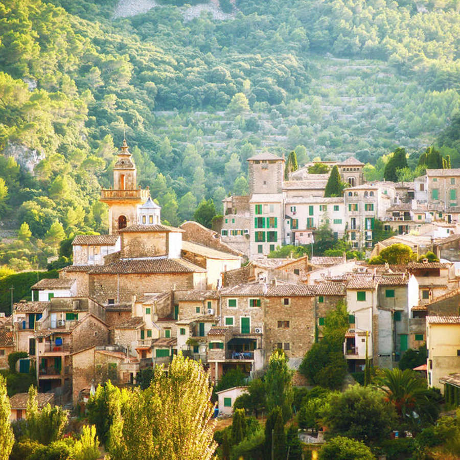 El pueblo más bonito de España para ir en junio según National Geographic está en Mallorca y rebosa encanto