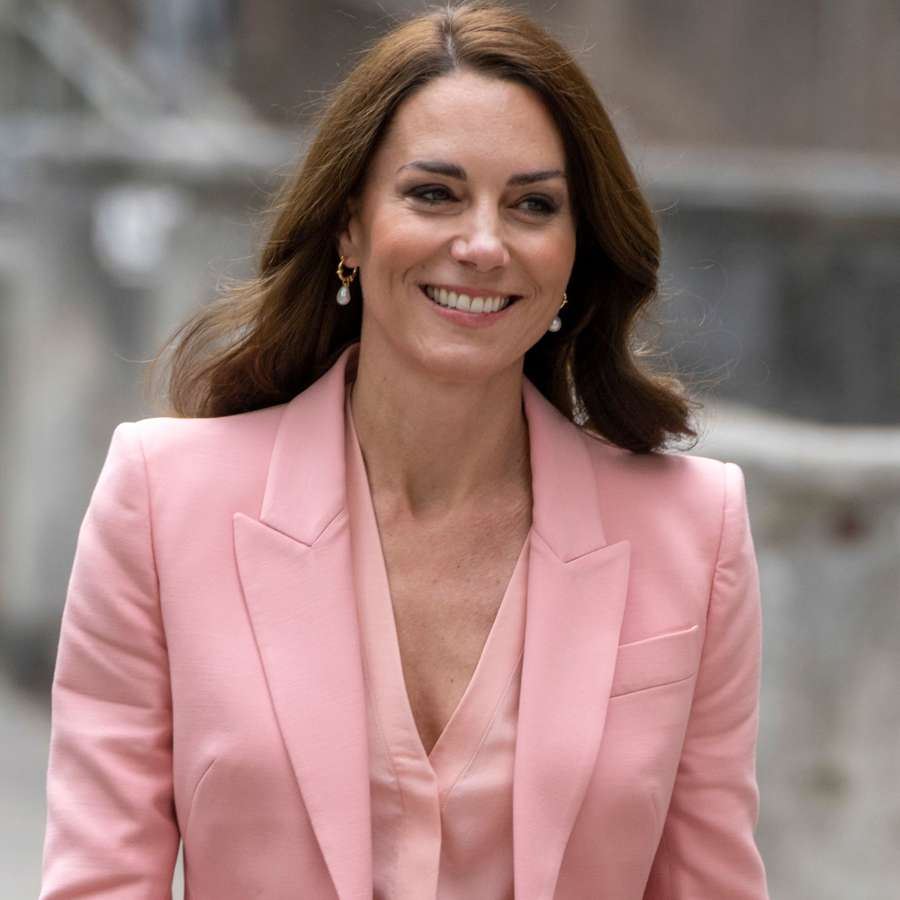El vestido con semitransparencias, bordados y manga tendencia de Kate Middleton ideal para brillar de boda
