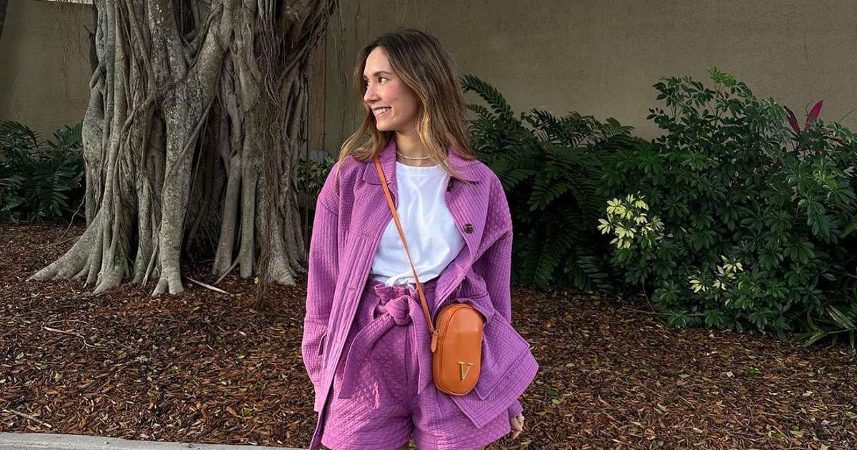 Vuelve a Zara el sastre de lino con bermudas más viral del 2022