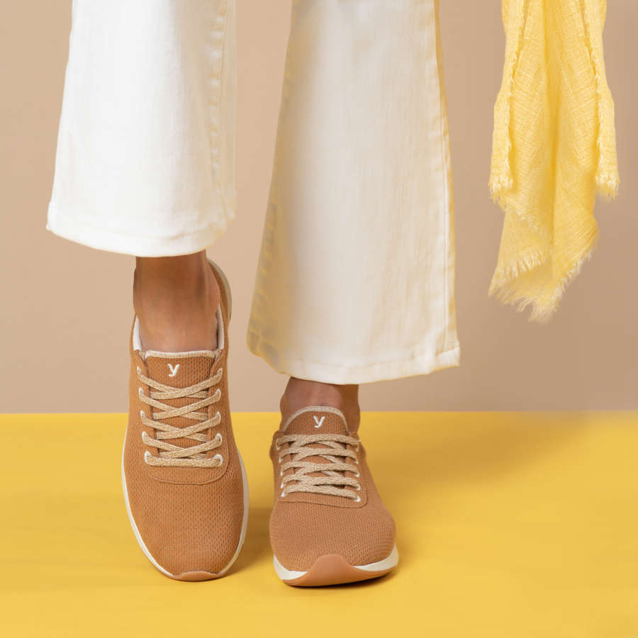 Las zapatillas de bambú con las que combinar todos tus looks de verano: fresquitas, alegres y máxima tendencia