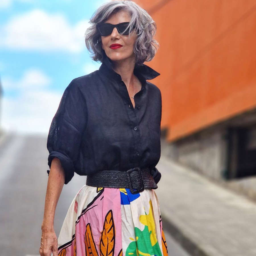 Las influencers +50 agotarán en Zara la falda más deseada del verano: larga, afina cintura y con print alegre