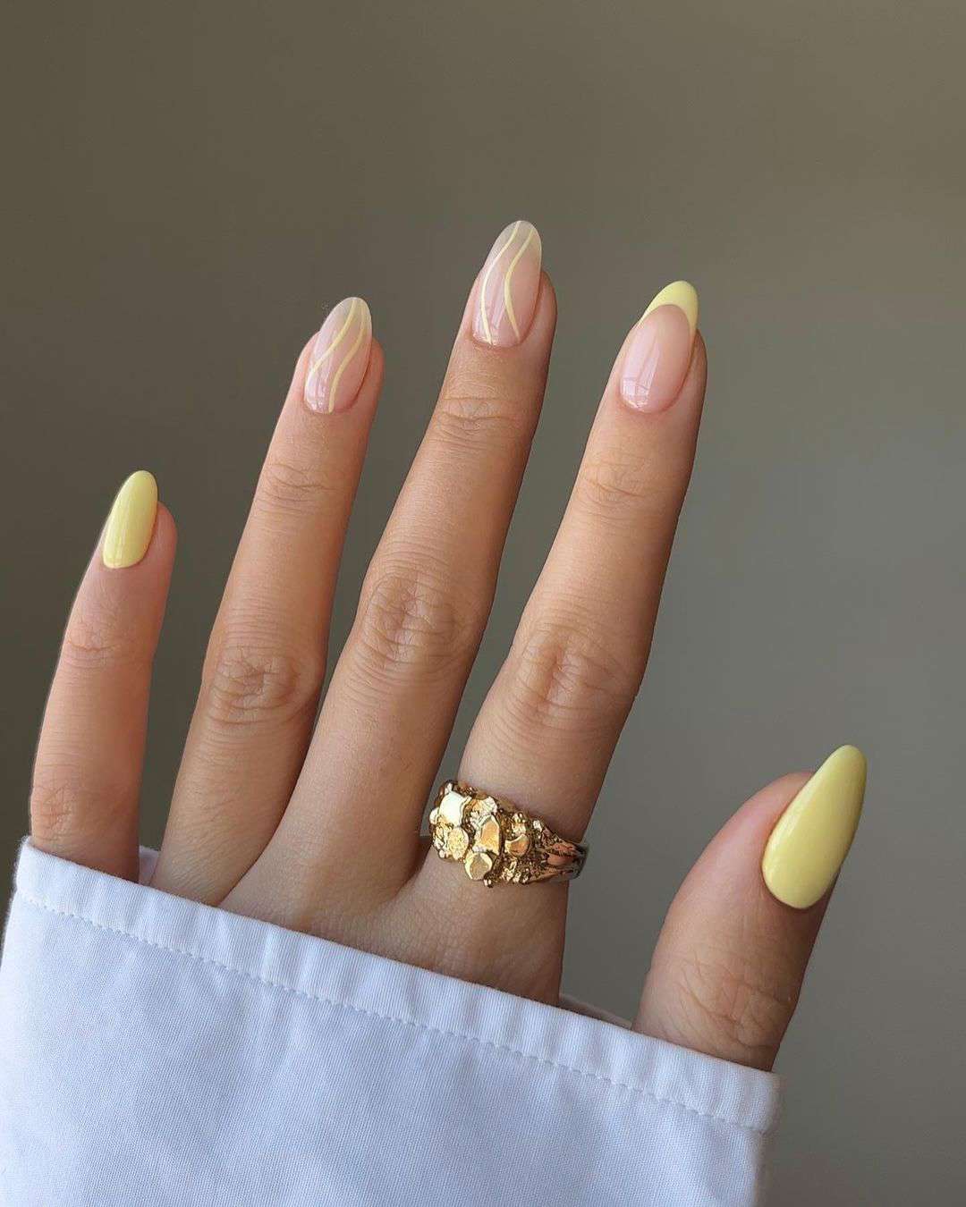 Ideas de uñas que favorecen mucho si tienes la piel clara: Diseños sutiles