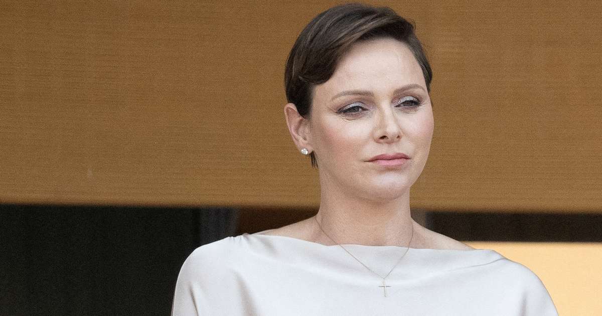 Charlene de Mónaco agota en Zara la blusa anchita y manga francesa tan  elegante que parece de lujo