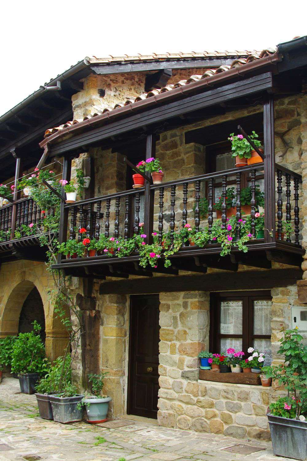 pueblos bonitos de asturias barcena mayor cantabria