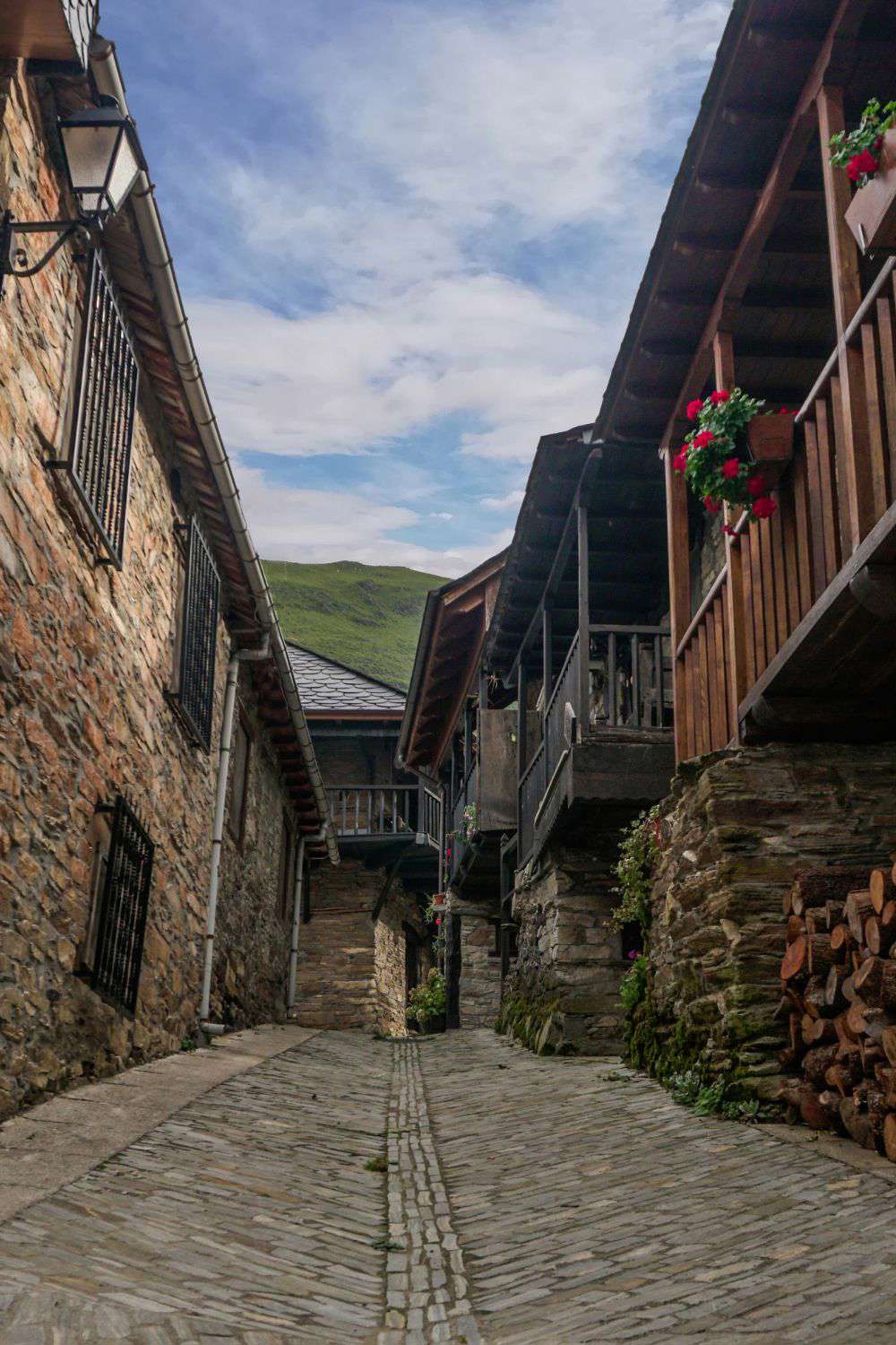 pueblos bonitos de Asturias Peñalba de Santiago León