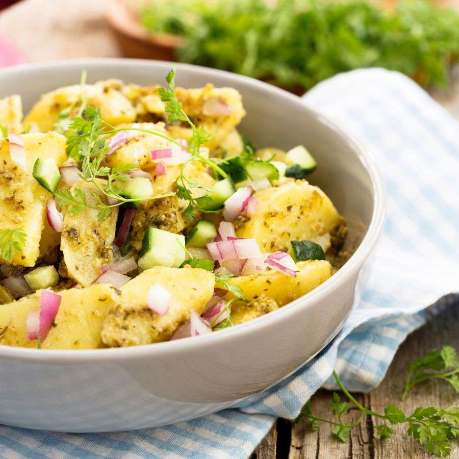 El truco definitivo para que la ensalada de patata quede deliciosa: una receta de verano barata, fresquita y fácil