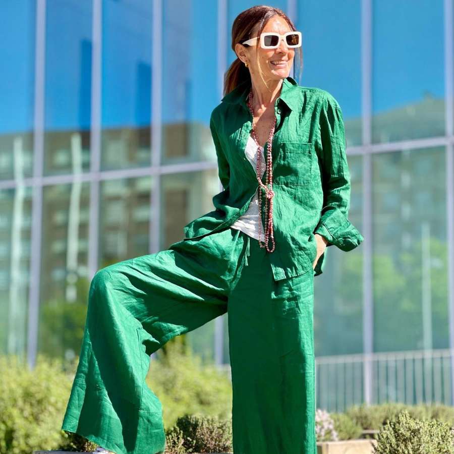 10 blusas playeras de Zara que podrás combinar con tu bañador: holgadas, fresquitas y muy elegantes