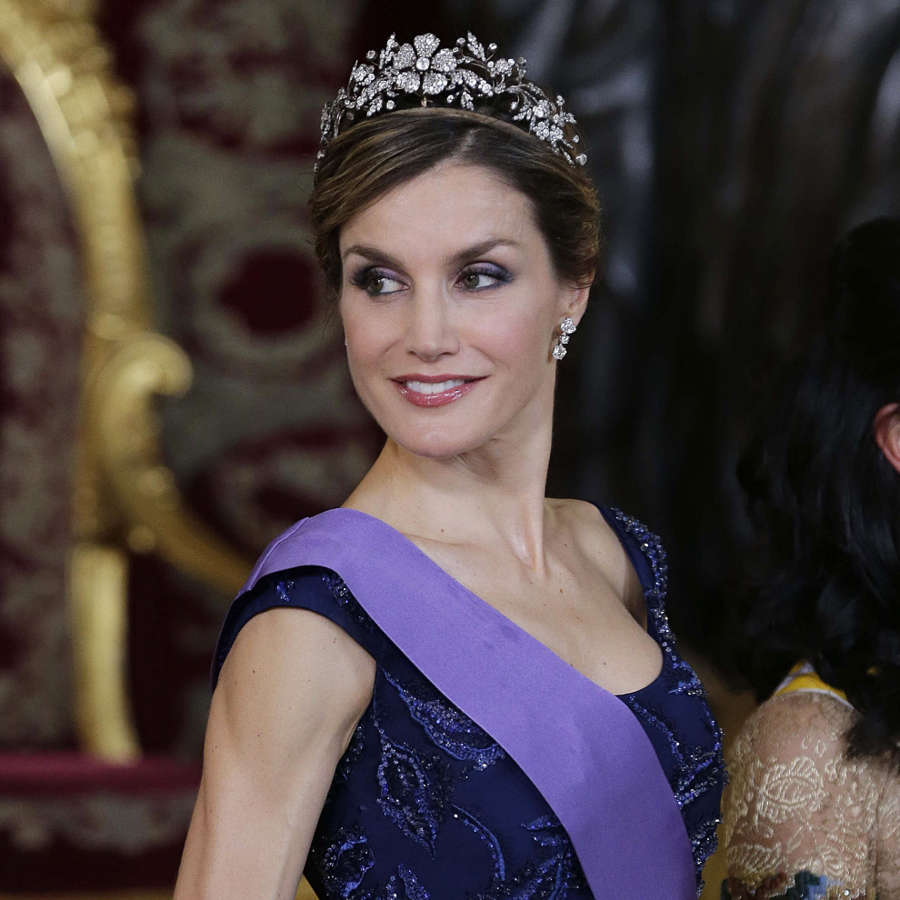 Una colaboradora del programa de Sonsoles Ónega ha conseguido el vestido de Desigual más viral de Letizia, con el que la reina deslumbró en Mallorca