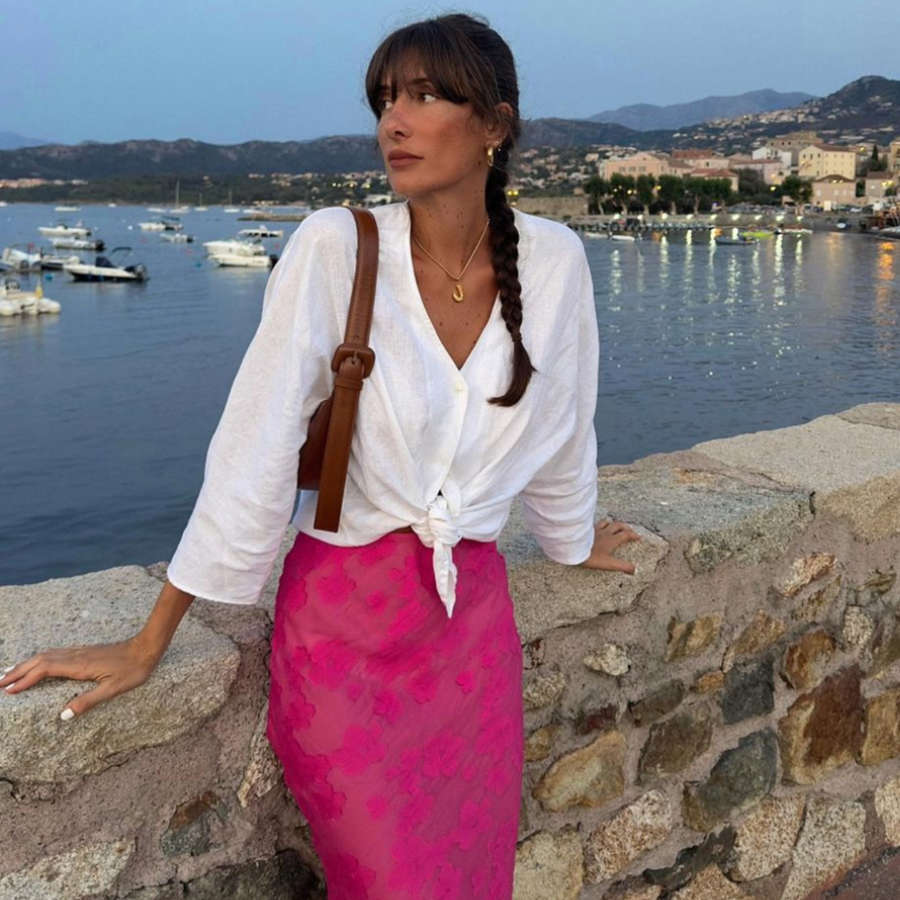 La blusa de lino que Massimo Dutti ha rebajado a precio de Zara: tipo kimono, holgada e ideal para entretiempo