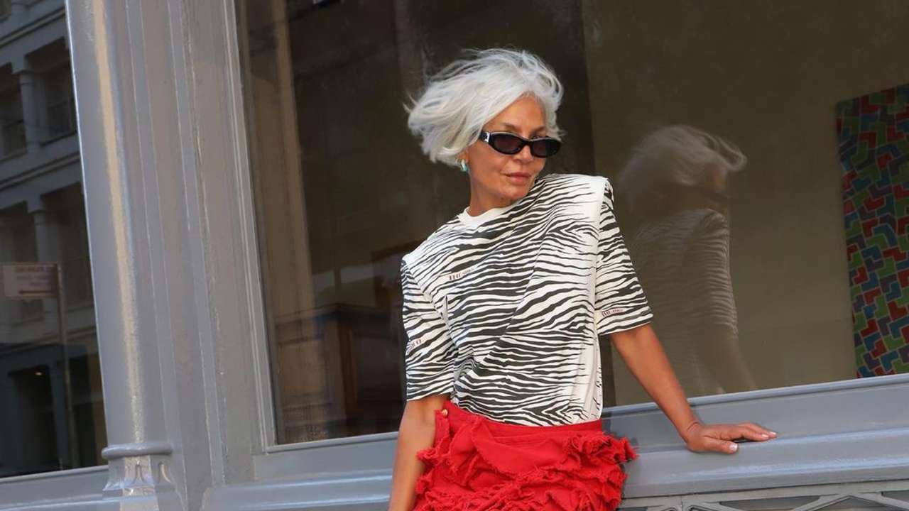 Las estilistas se ponen de acuerdo: 5 estampados que envejecen a los 50 (y 5 que rejuvenecen)