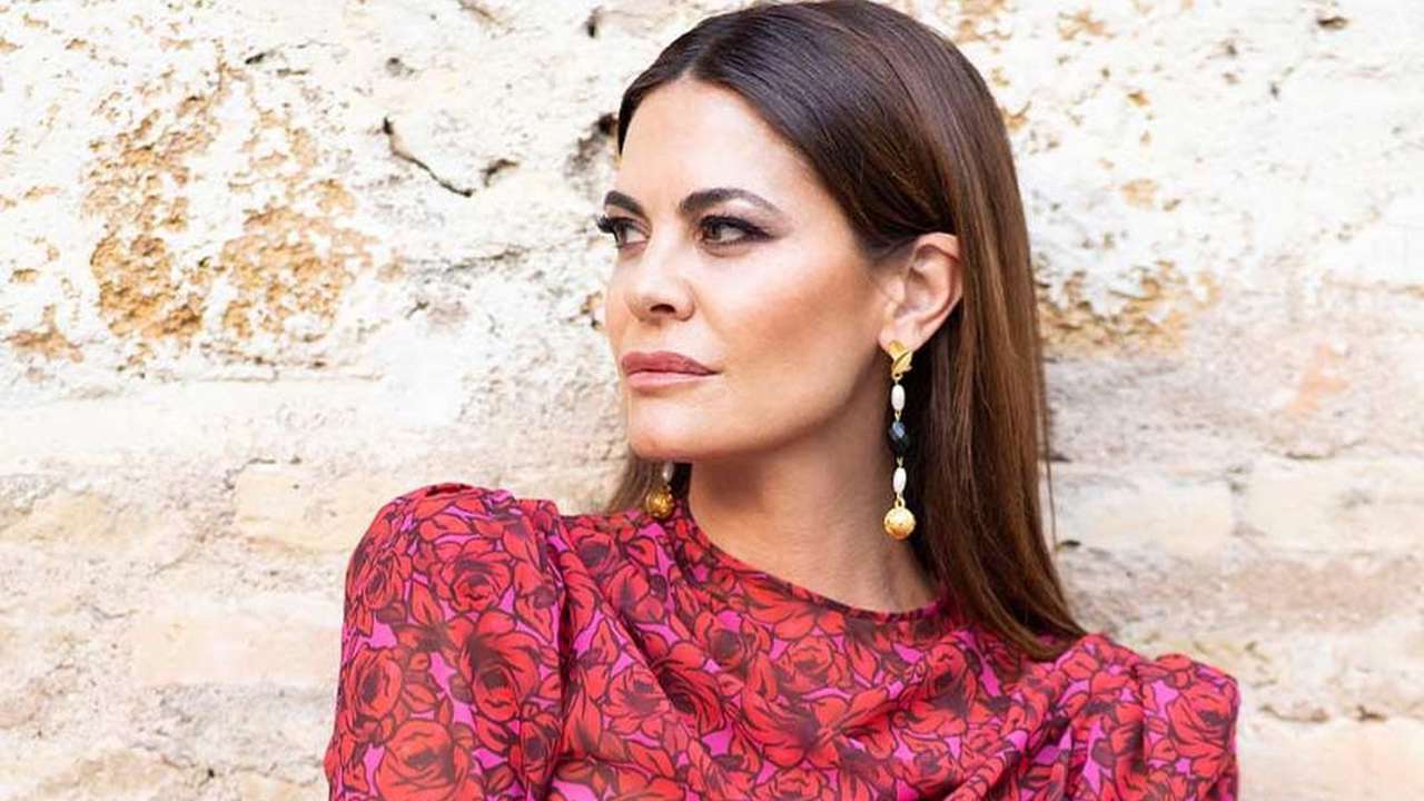 Top lencero y falda larga: María José Suárez arrasa con la combinación que triunfará entre las invitadas de otoño