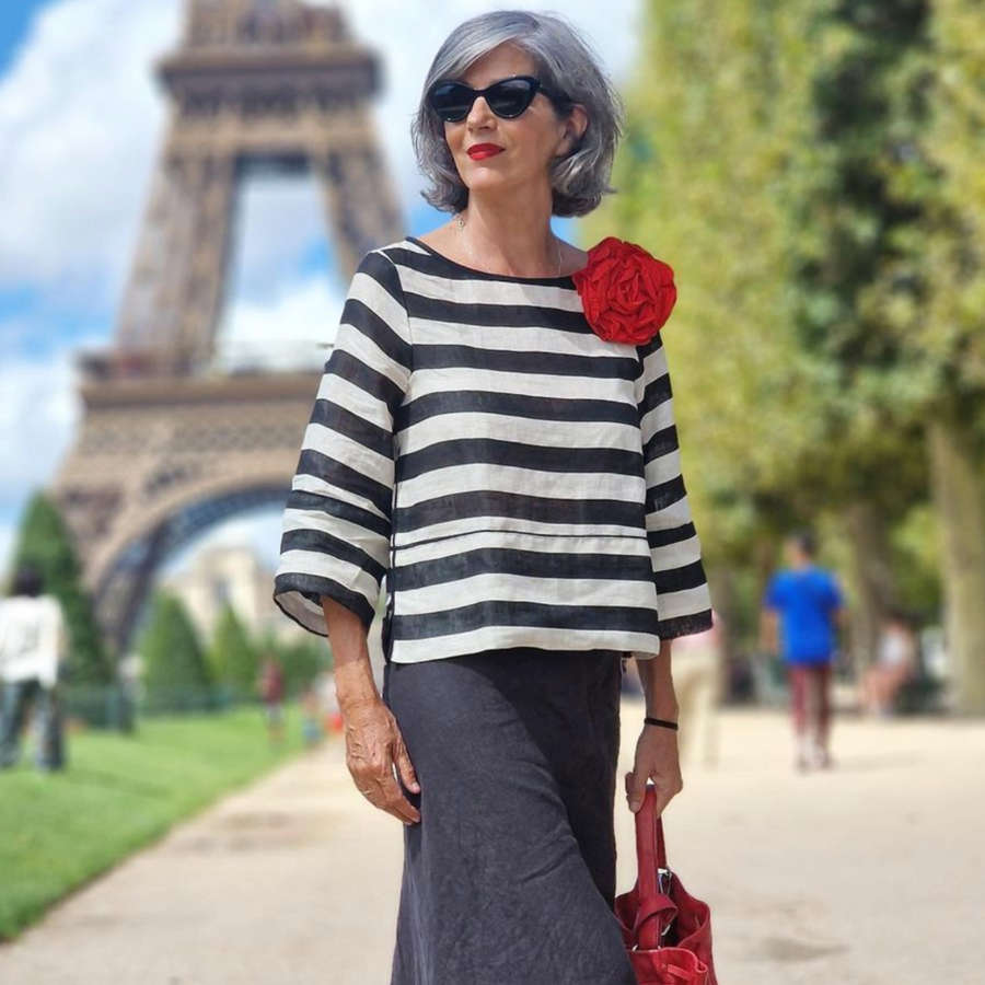 La falda de lino en color otoñal de Zara que agotan las influencers de 50: sueltecita y muy elegante