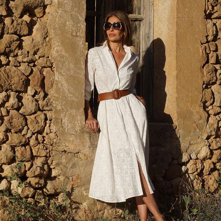 10 vestidos camiseros de Zara para mujeres elegantes de 50: largos y con manguita