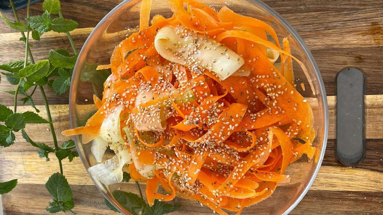 La deliciosa ensalada de 2 ingredientes con toque japonés que recomiendan los nutricionistas: saciante y baja en calorías