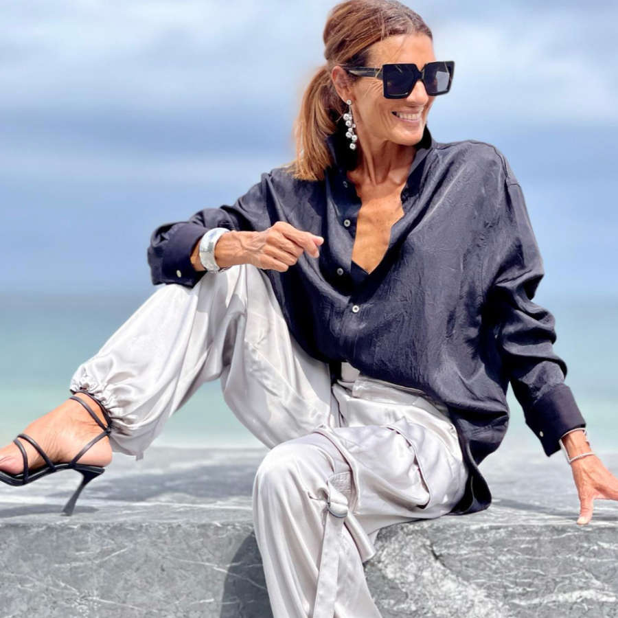 Las influencers +50 agotarán los pantalones metalizados de Zara: holgados, cargo y súper tendencia de otoño