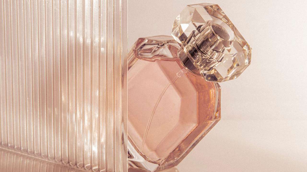 El perfume con notas de vainilla suaves que arrasa este otoño 2023: elegante y poco conocido