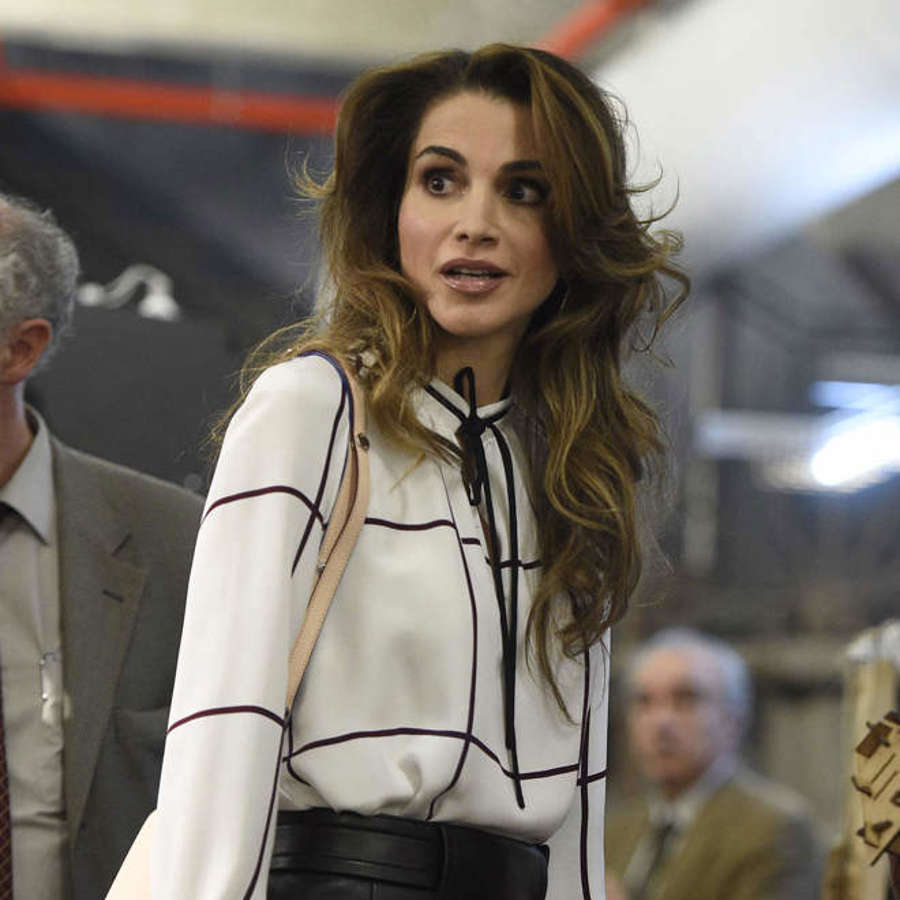 Blazer parachute y palazzo: Rania de Jordania, súper trendy, con la tendencia 'poco royal' que arrasará en 2024 según el estilista Jesús Reyes