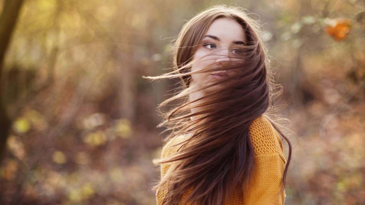 Los productos infalibles que necesitas en tu rutina diaria para combatir la caída estacional del cabello y lucir una melena deslumbrante