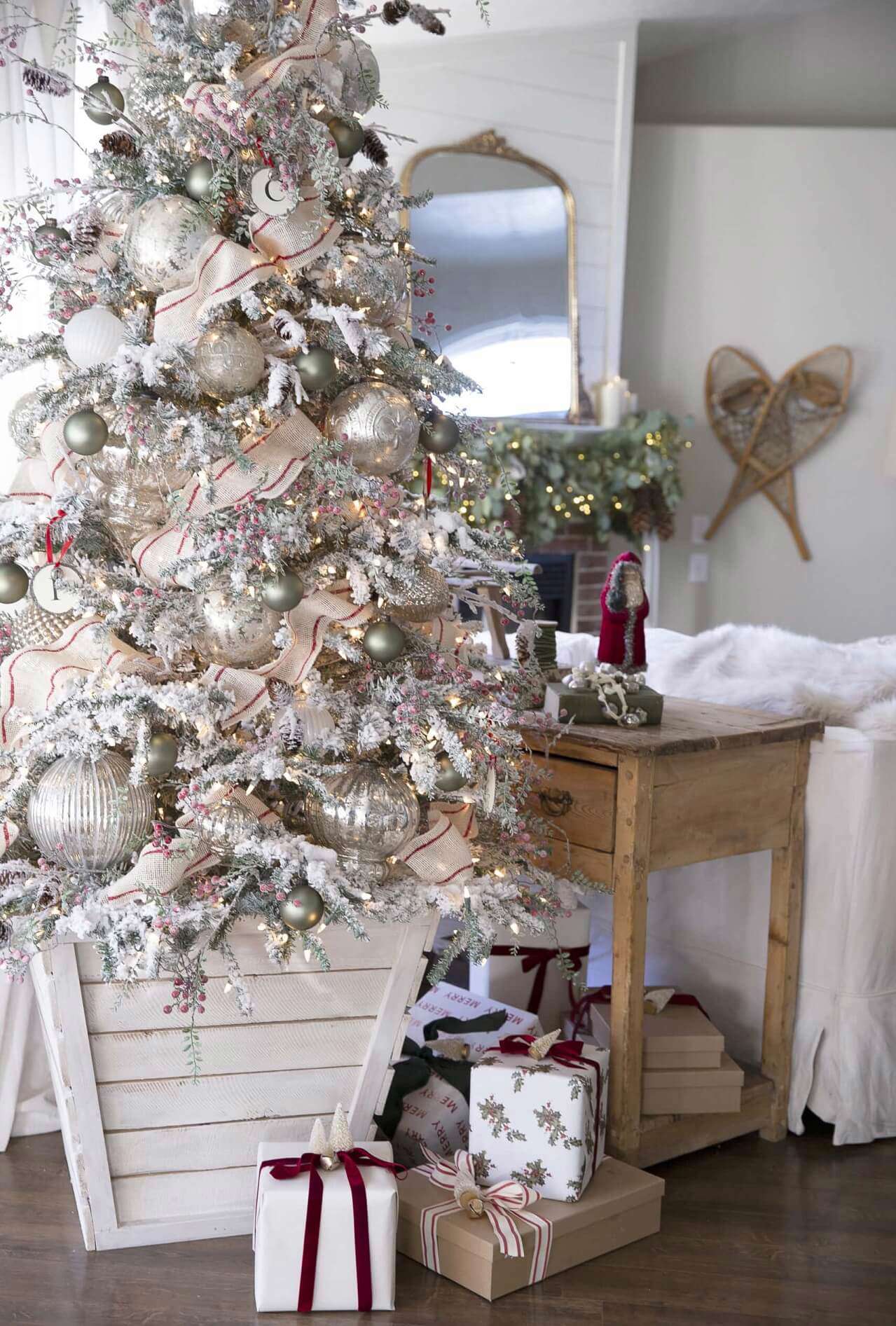 Cómo decorar el árbol de Navidad caja madera blanca