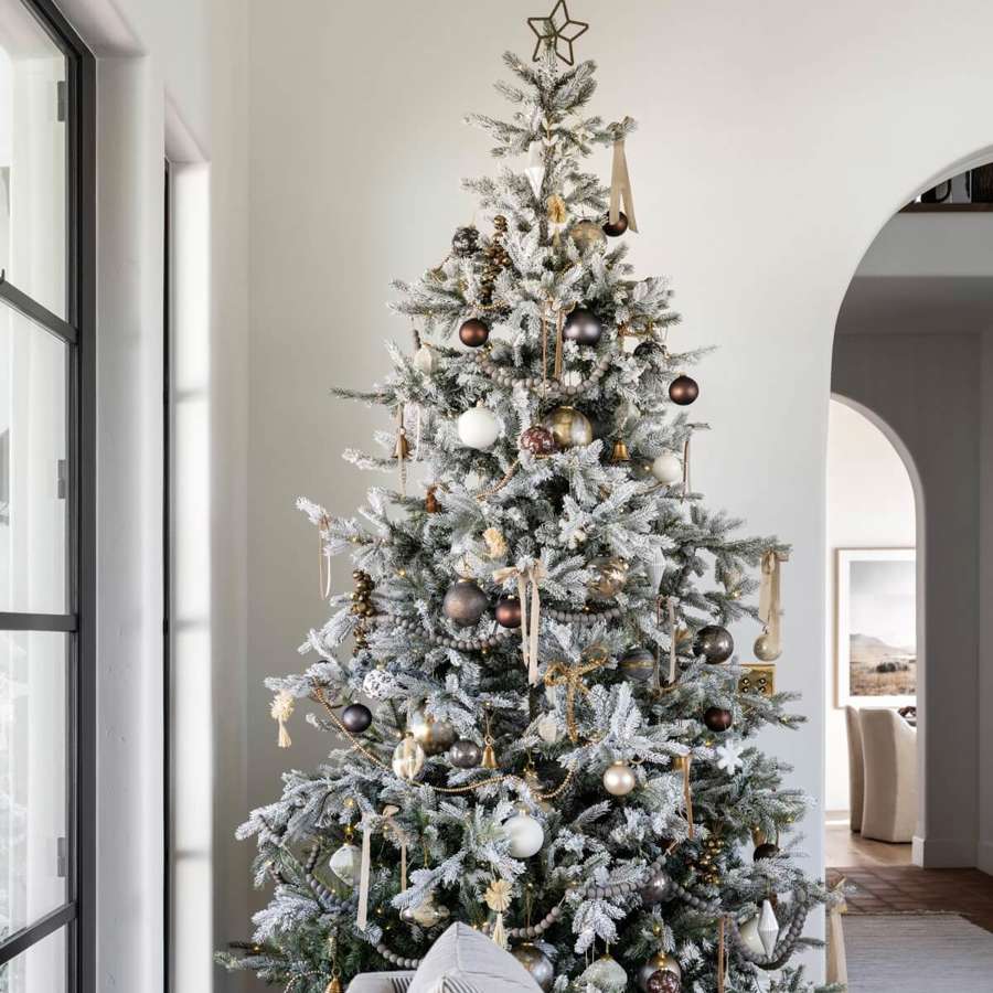 Cómo NO decorar el árbol de Navidad en 2023: 10 estilos que SÍ son tendencia