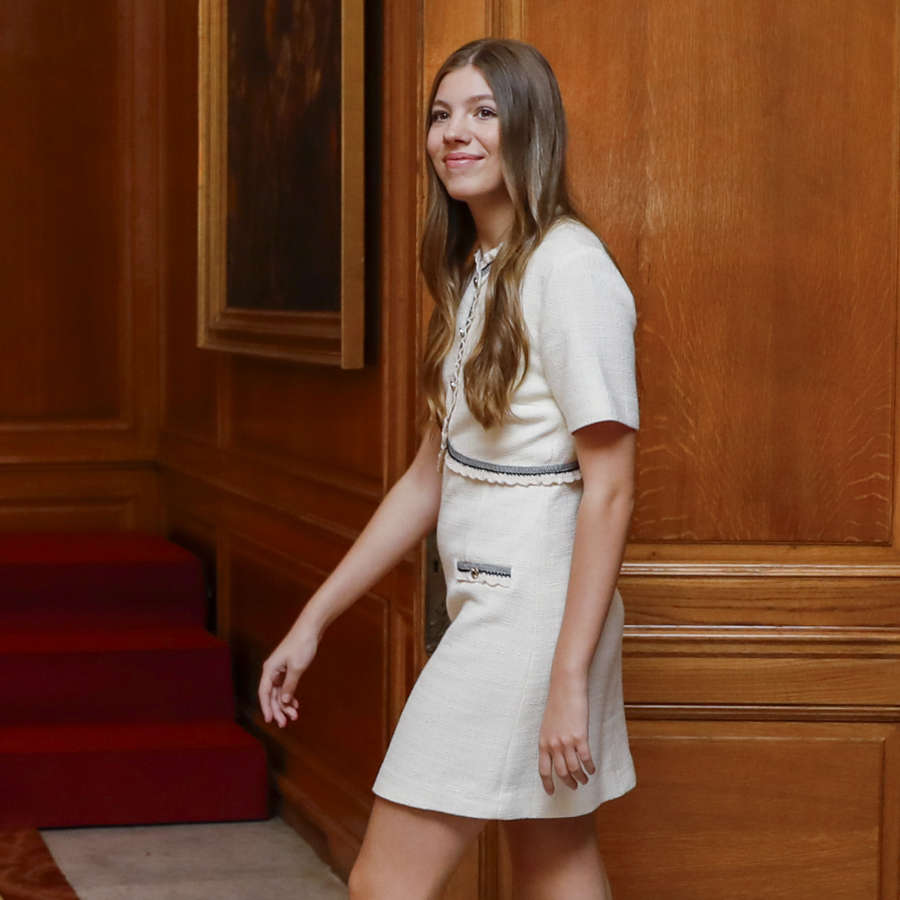 Las chicas elegantes de 50 agotarán en El Corte Inglés el vestido de tweed idéntico al de Sofía: parece de Chanel (y rebajado)