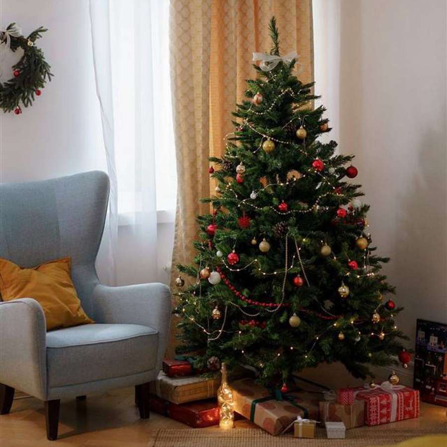 Los 4 árboles de Navidad MÁS baratos (y bonitos) que se agotarán este fin de semana (por menos de 20€)